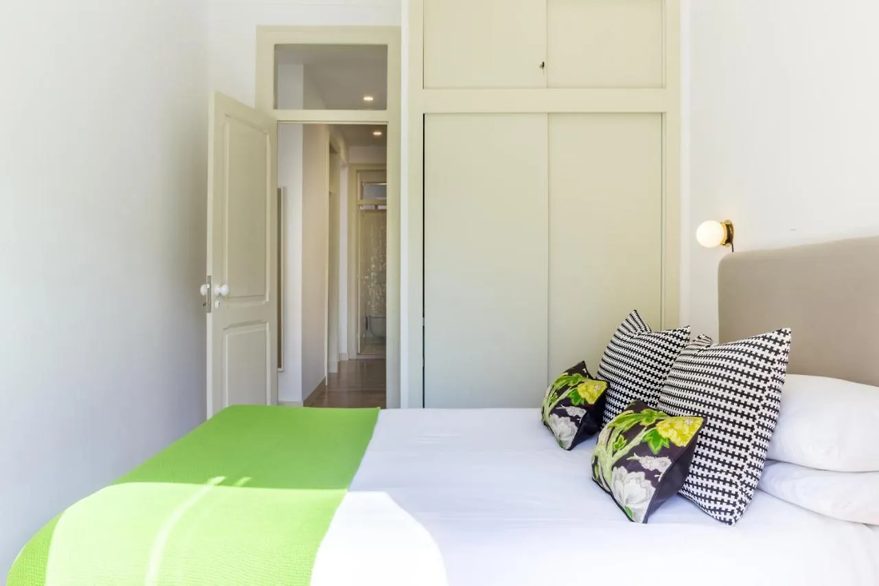 Апартаменты Amazing Lisboa! Views & Style In Historical Graca 0*, Лиссабон